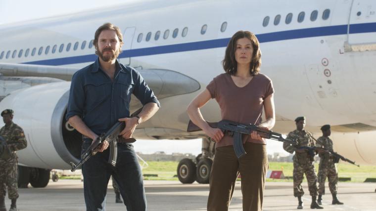Daniel Brühl and Rosamund Pike in 7 Days in Entebbe